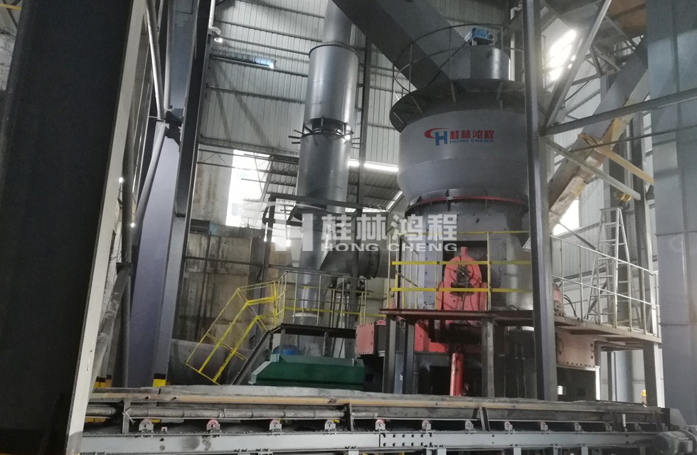 礦渣立磨礦渣微粉加工高爐礦渣微粉磨機(jī)廠家桂林鴻程的HLM礦渣立式輥磨機(jī)