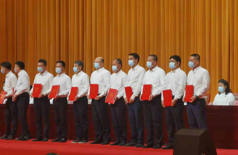 實(shí)力彰顯!全市工業(yè)振興大會(huì)召開,桂林鴻程斬獲多項(xiàng)榮譽(yù) 實(shí)力彰顯!全市工業(yè)振興大會(huì)召開,桂林鴻程斬獲多項(xiàng)榮譽(yù)