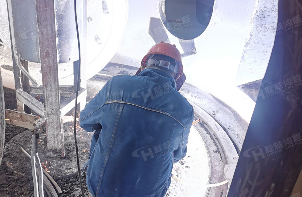 點贊!鴻程榜樣!無懼炙烤,追求卓越,實現服務“超預期” 點贊!鴻程榜樣!無懼炙烤,追求卓越,實現服務“超預期”