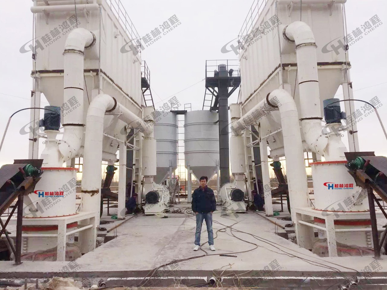 HCH凹凸棒石超細(xì)環(huán)輥磨粉機(jī),凹凸棒石磨粉機(jī)生產(chǎn)線,400目凹凸棒石加工 HCH凹凸棒石超細(xì)環(huán)輥磨粉機(jī),凹凸棒石磨粉機(jī)生產(chǎn)線,400目凹凸棒石加工