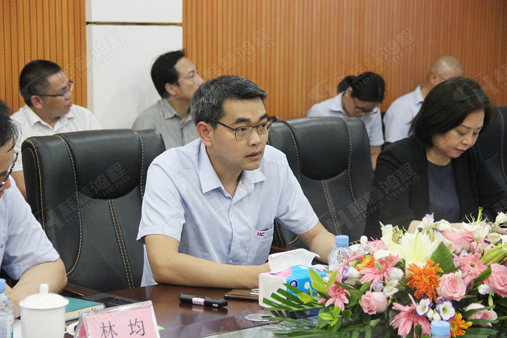 桂林鴻程董事長容棟國先生發言歡迎考察團隊 桂林鴻程董事長容棟國先生發言歡迎考察團隊