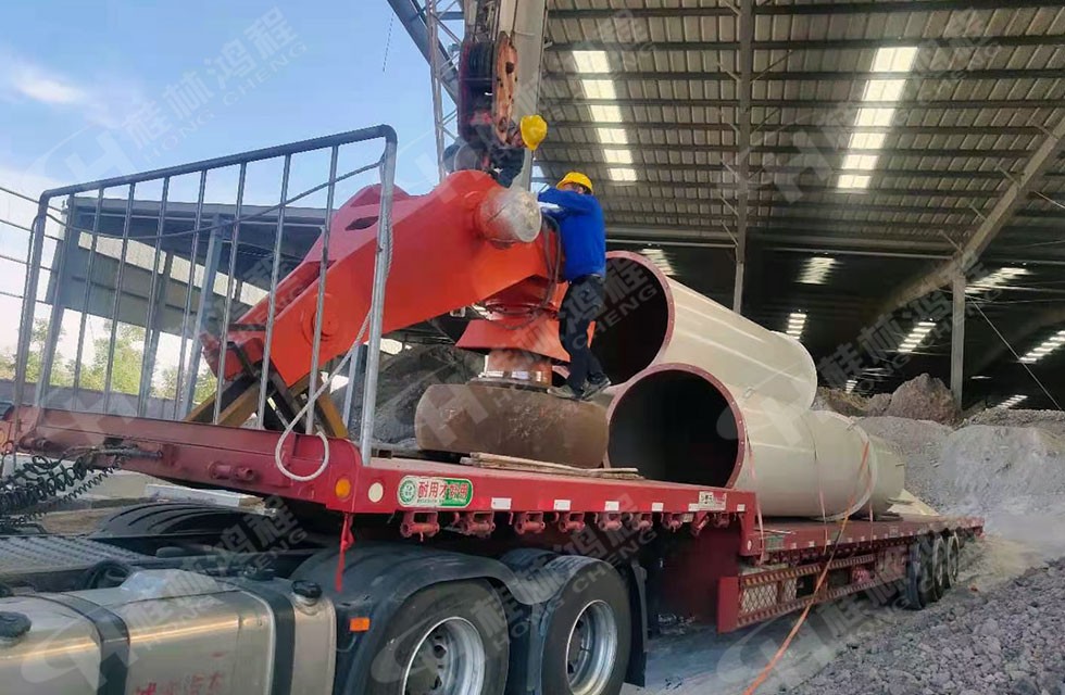 1621233984721489.jpg 2021-5-17-高嶺土立磨第5臺抵達客戶現(xiàn)場-超牌-3.jpg