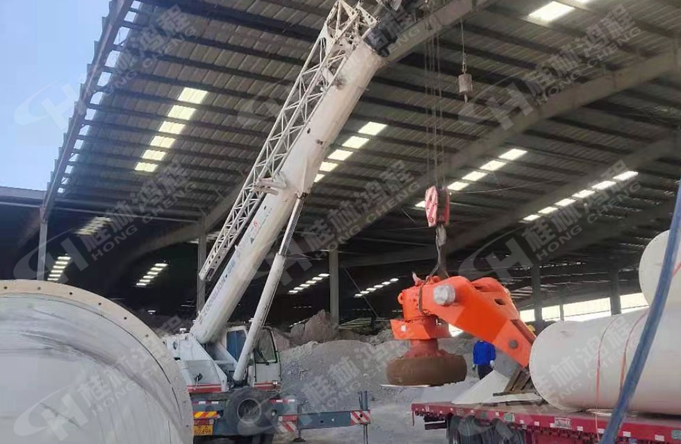 1621234012552651.jpg 2021-5-17-高嶺土立磨第5臺抵達客戶現(xiàn)場-超牌-9.jpg